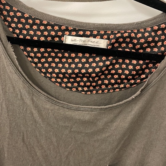 Tunic with t-shirt style and flowy printed sleeves. - Picture 4 of 4